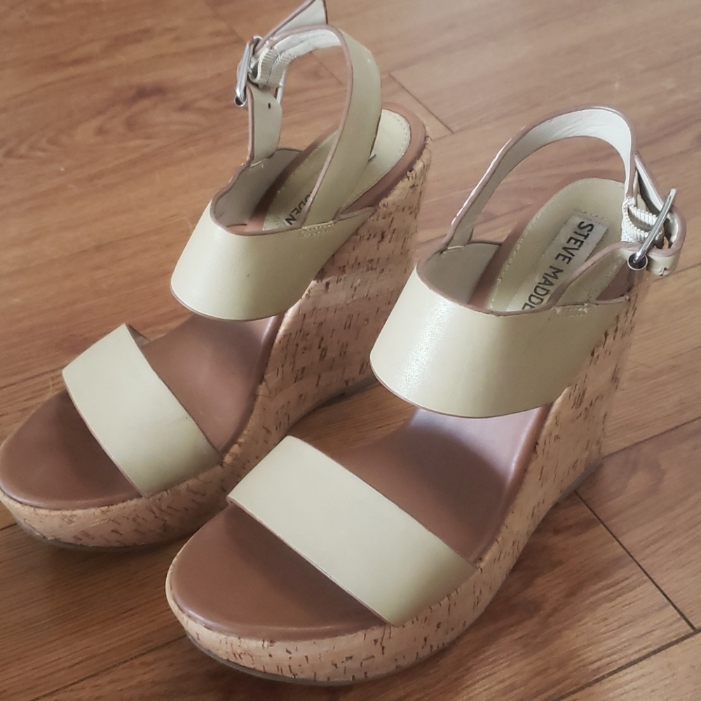 Steve Madden Esme Wedge size 6.5